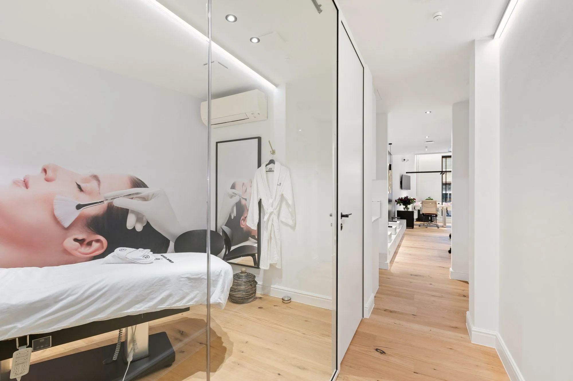 BRITT, inrichting schoonheidsinstituut, 's-Gravenwezel