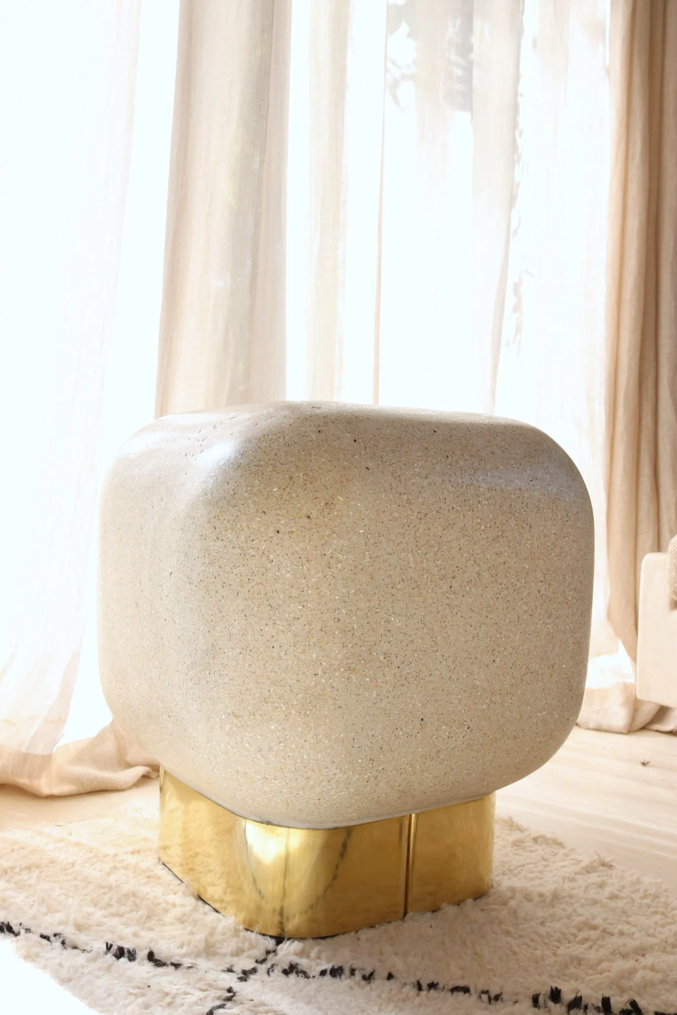 SAIKORO, meubelontwerp voor liz tables, Design