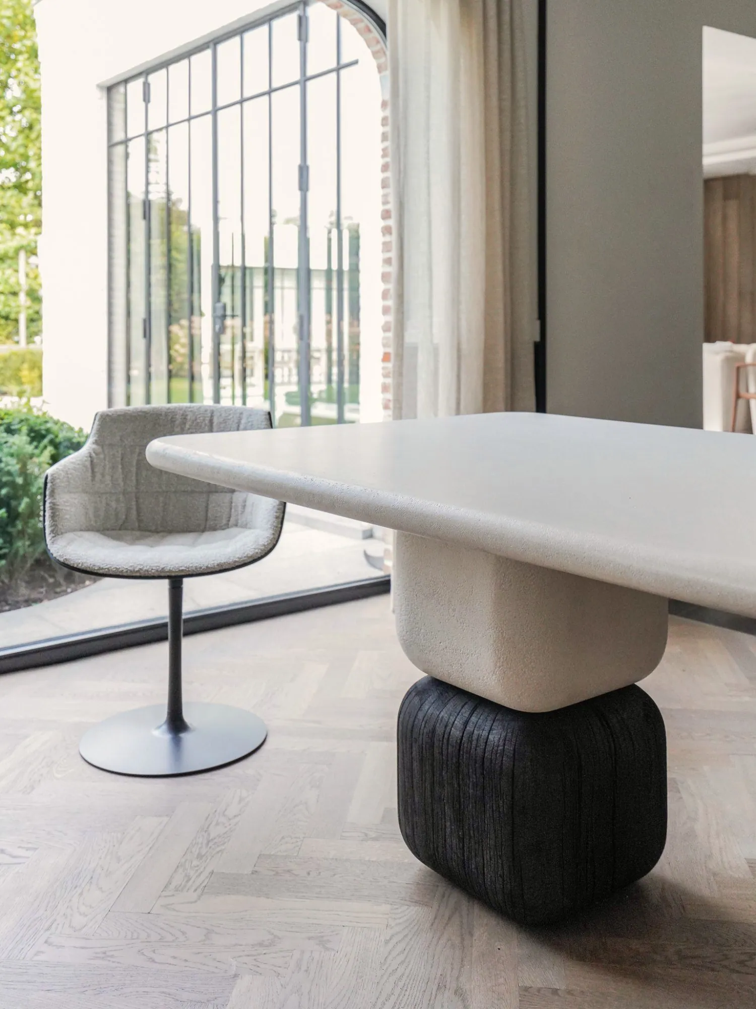 SAIKORO, meubelontwerp voor liz tables, Design