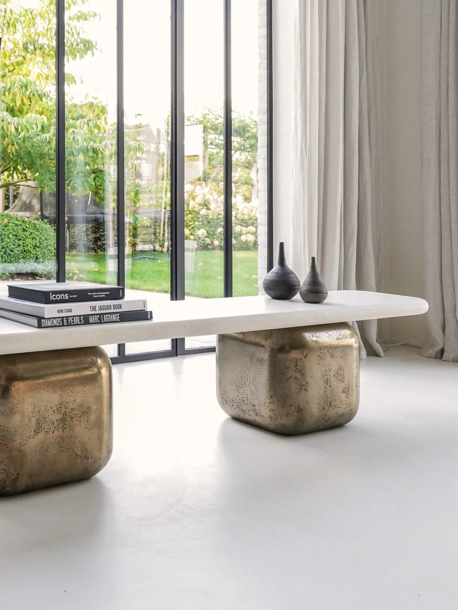 SAIKORO, meubelontwerp voor liz tables, Design